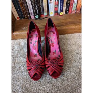 Betsey Johnson red satin peep toe heels sz 9.5